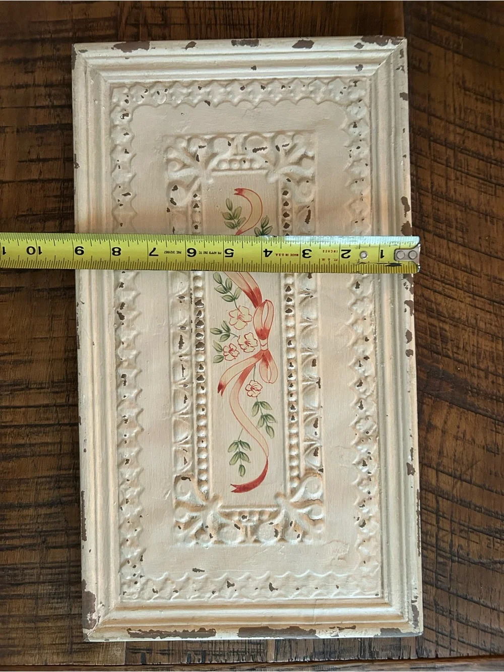 Vintage-Style Cream Decorative Wall Plaque with Painted Floral Ribbon